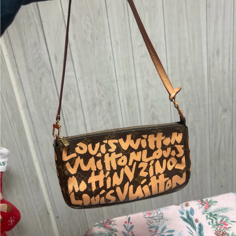 Louis Vuitton Pochette Accessoire